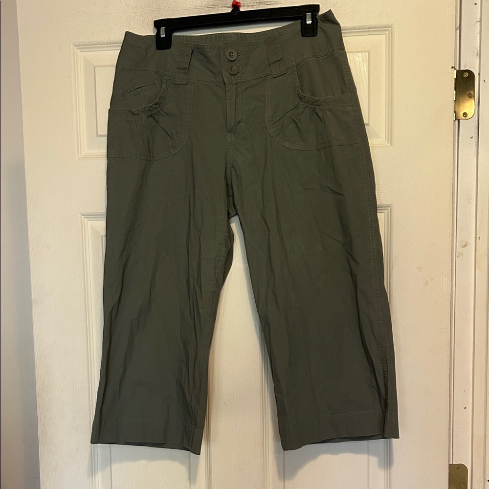 L.A. Blues Capri Pants Size 10 Green
